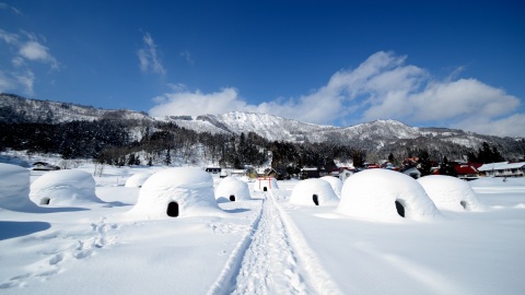飯山雪屋,鎌倉雪屋,雪屋村